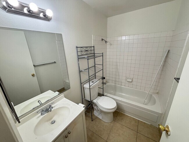 Building Photo - 4590 Carriage Park Dr