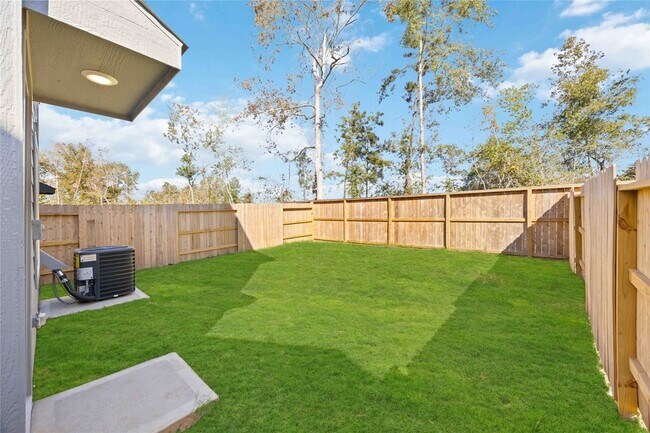 Building Photo - 905 Pertuso Ln