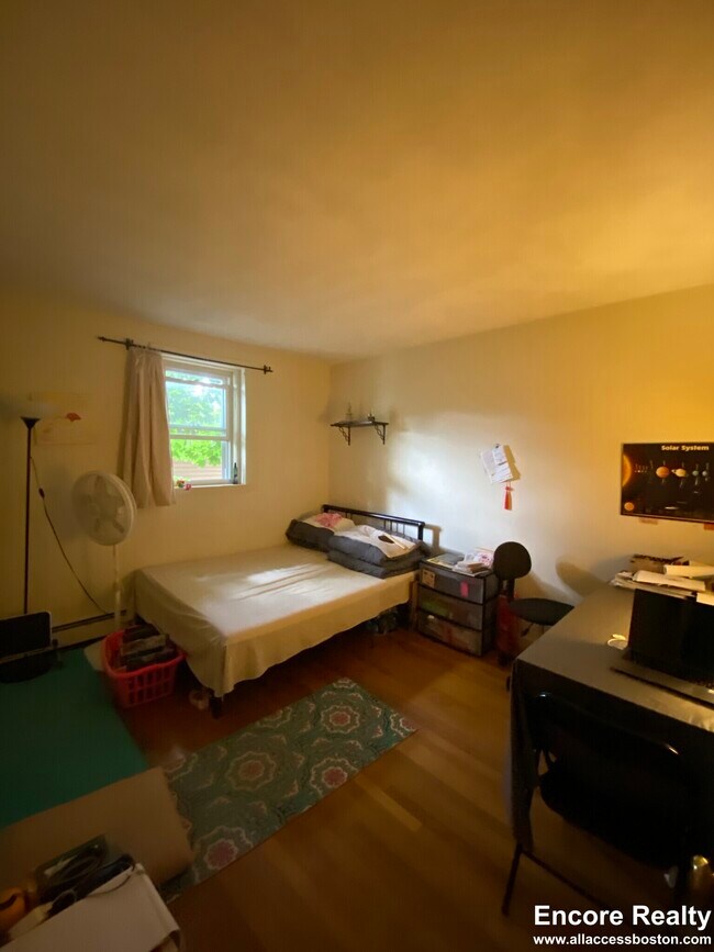 Building Photo - 310 Tappan St