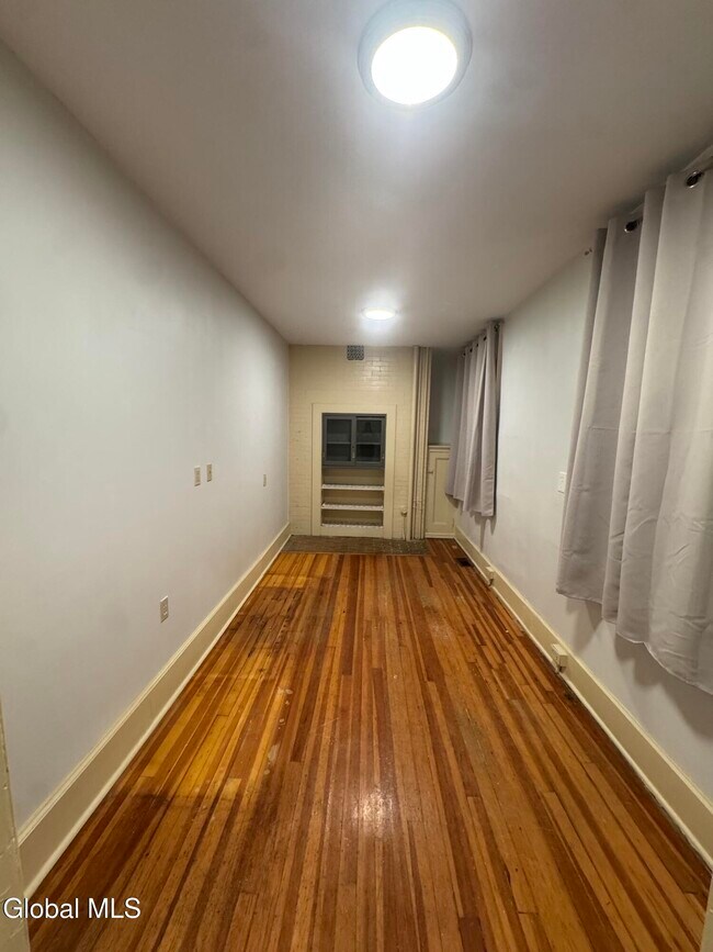 Building Photo - 133 S Lake Ave