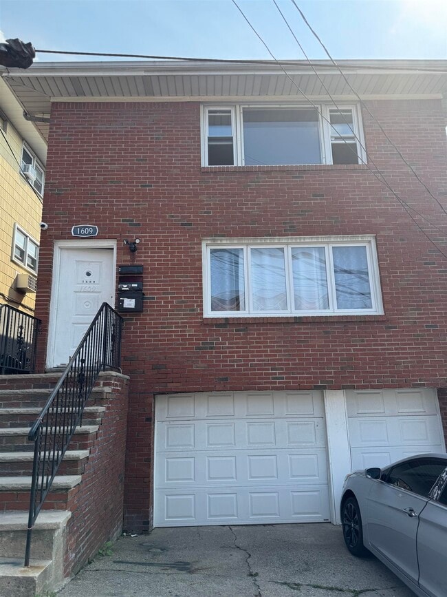 Primary Photo - 1609 73rd St