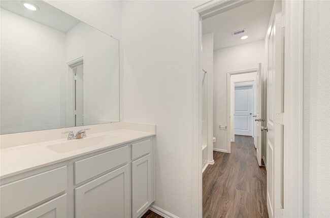 Building Photo - 5023 Lavaridge Dr