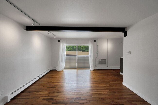 Building Photo - Charming 2BR Condo in Denver