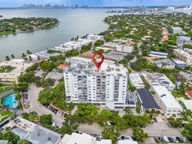Building Photo - 6900 Bay Dr