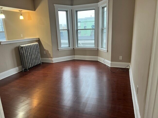 Building Photo - 31 Chestnut St