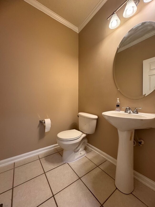 Building Photo - Fabulous 4BR 2.5 Home