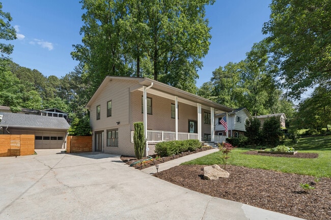 Building Photo - 4097 Longview Dr