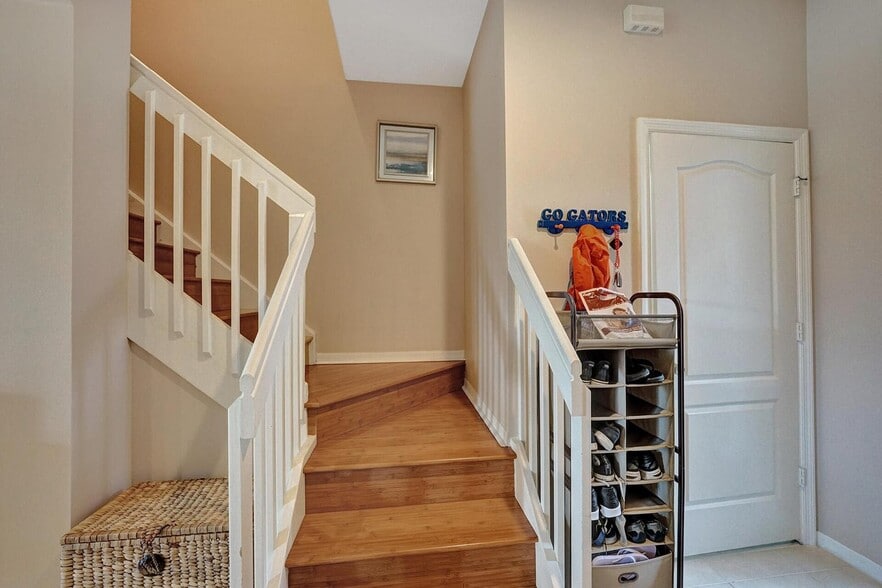 Building Photo - 254 River Bluff Ln