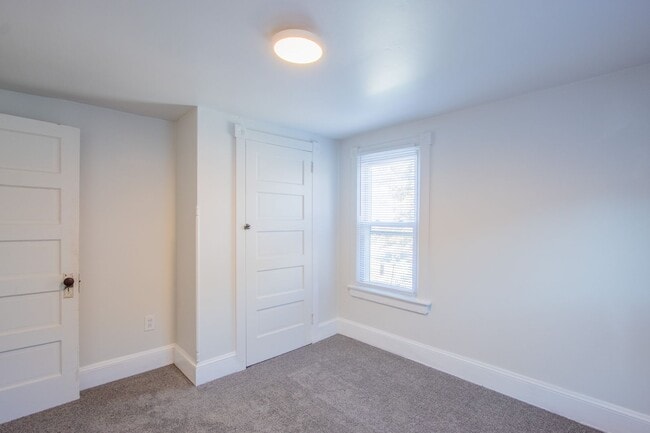 Building Photo - Wonderful Updated TownHouse in the Heart of Middletown - On Main St