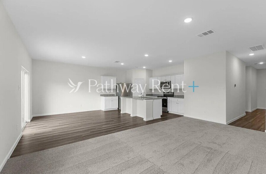 Building Photo - 1058 Large Poppy Dr