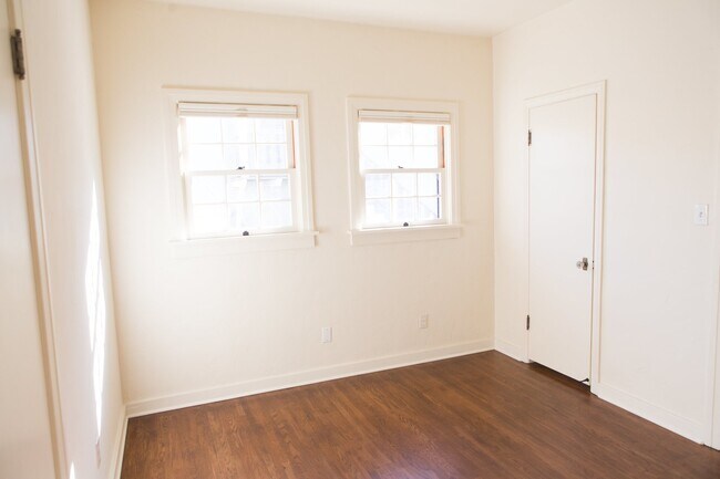 Building Photo - 204 1/2 Quincy Ave