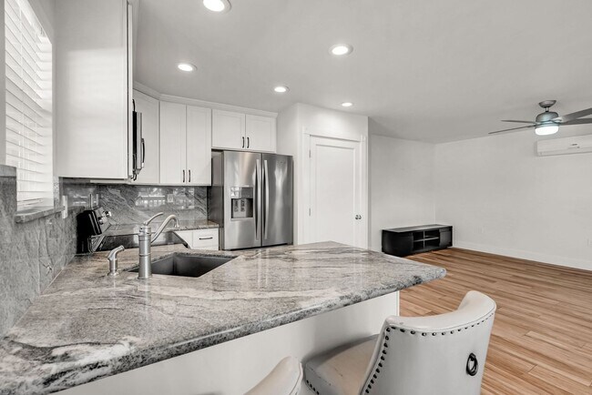 Building Photo - Experience residential luxury living only 2 blocks from the heart of downtown Livermore!!