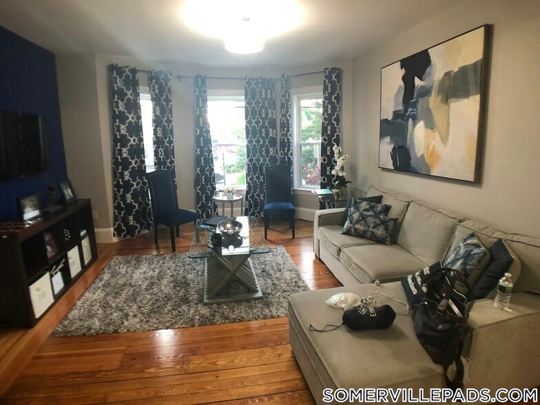 Building Photo - 98 Elm St