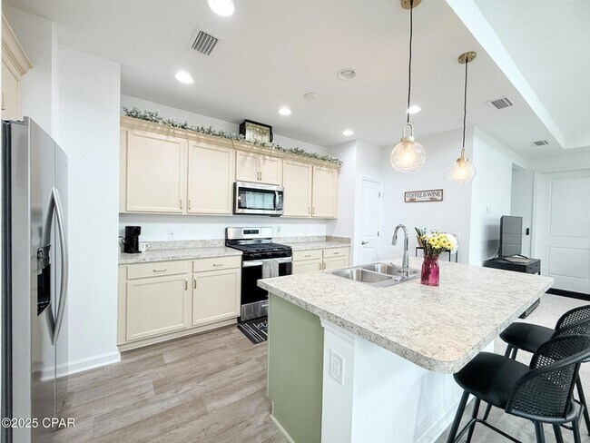 Building Photo - 8734 Sand dollar Dr
