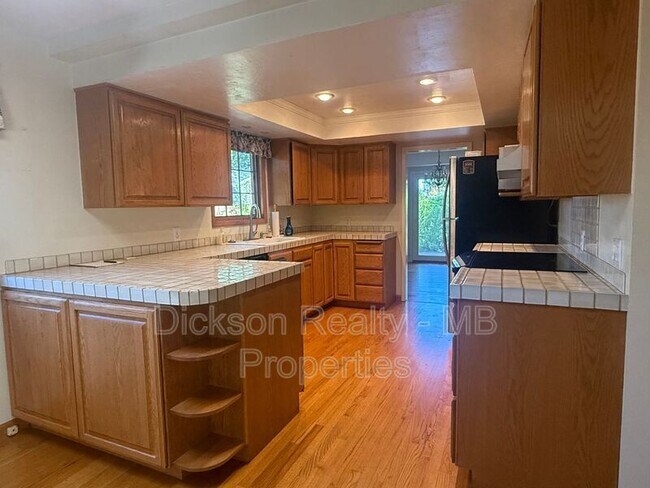 Building Photo - 2845 Glenwood Ct