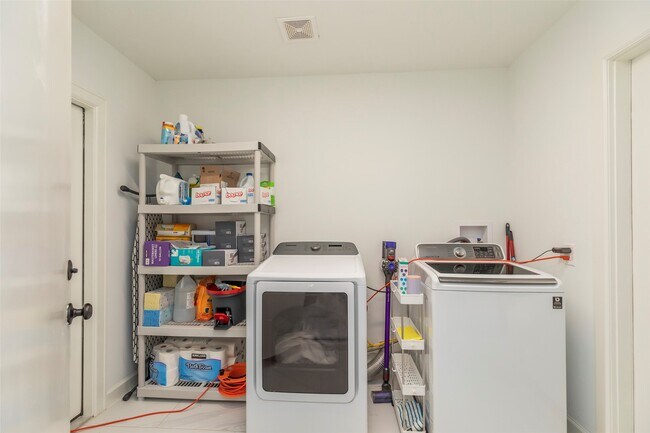 Building Photo - 6106 Kuldell Dr