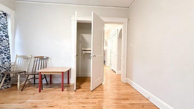 Building Photo - 27 Noble St