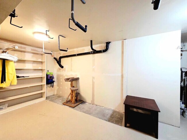 Building Photo - Gorgeous 4 Bed, 3 Bath Home w/ STUNNING RI...