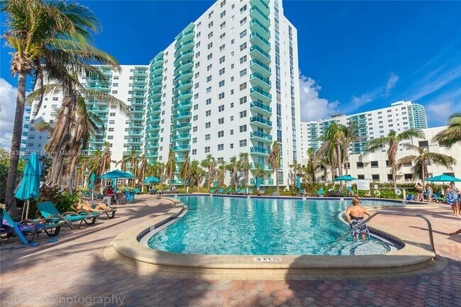 Building Photo - 3901 S Ocean Dr