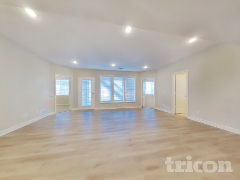 Building Photo - 6618 NW 104th Terrace