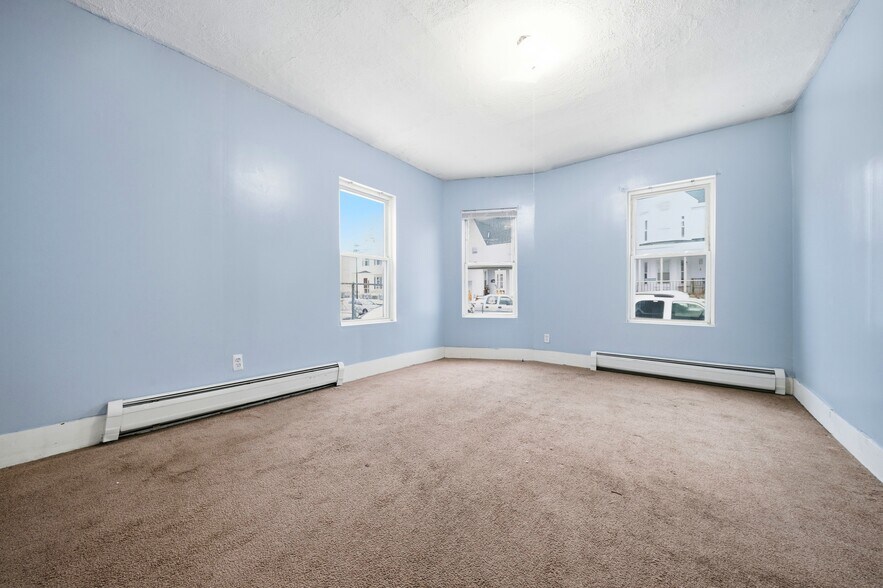 Building Photo - 367 Spruce St