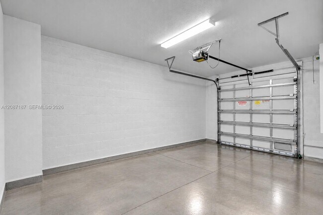 Building Photo - 856 NW 3rd Way
