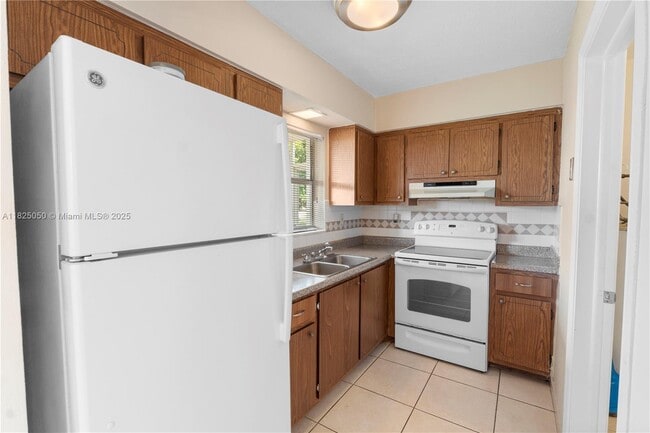 Building Photo - 6712 NW 70th Ct