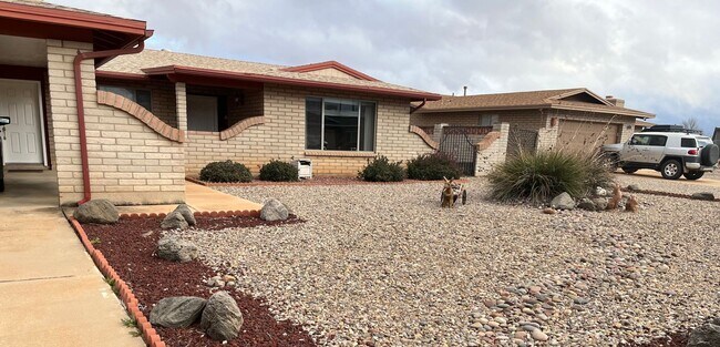 Building Photo - Large 4 bedroom with  yard