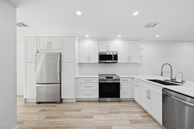 Building Photo - 4525 Bougainvilla Dr