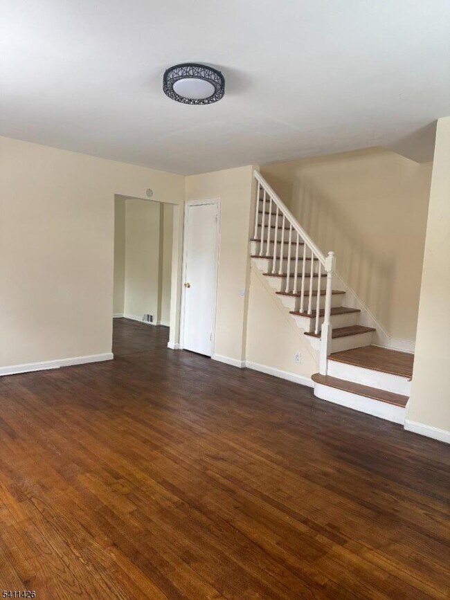 Building Photo - 128 Lincoln St