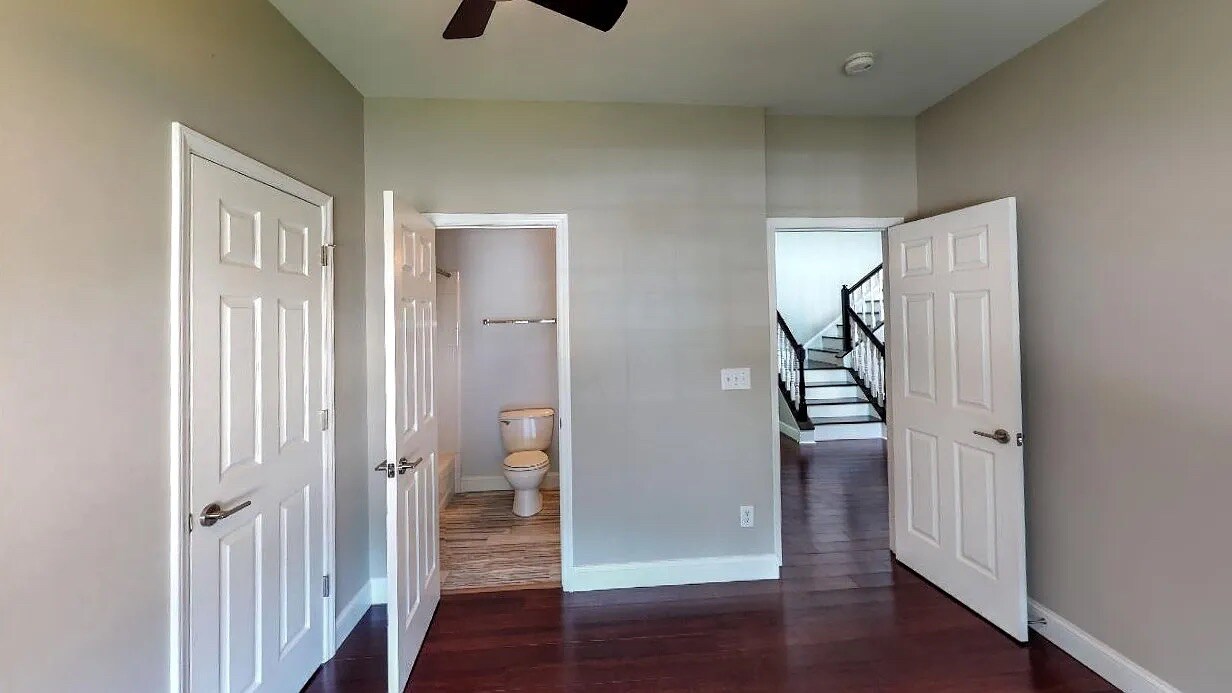 Building Photo - Room in House on New Parkside Dr