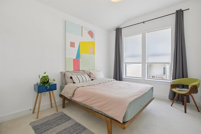 Building Photo - 6013 Florencia Ln