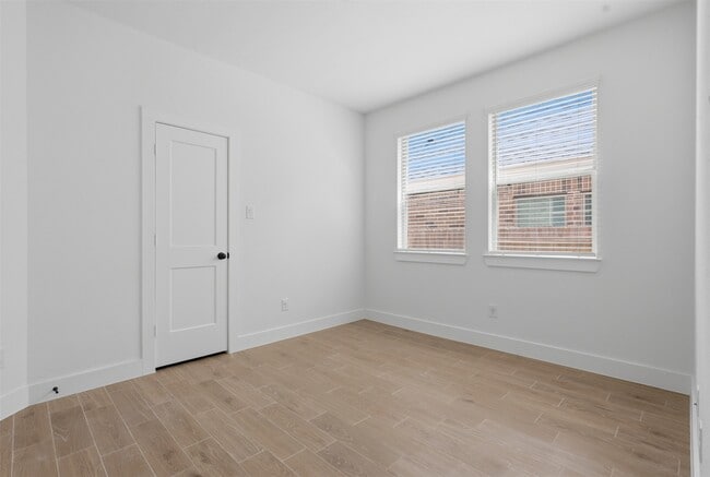 Building Photo - 313 Rise Ln