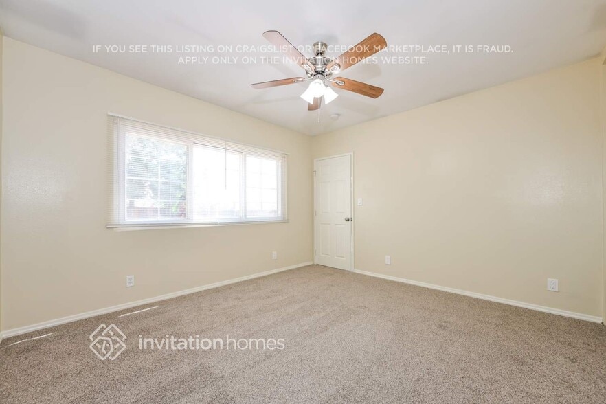 Building Photo - 2112 N Screenland Dr