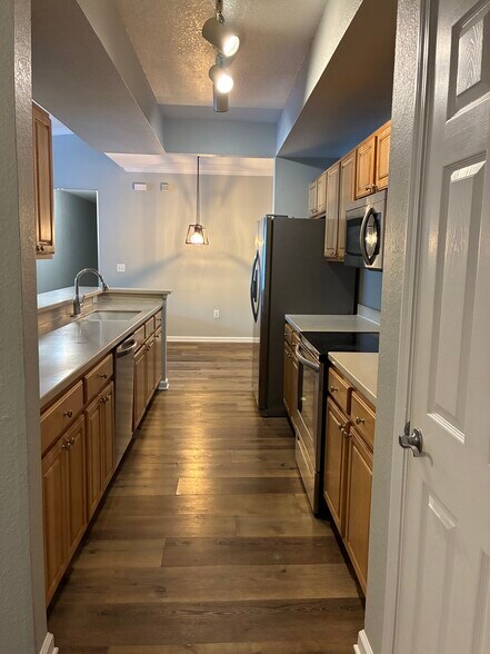 Building Photo - 10075 Gate Pky N