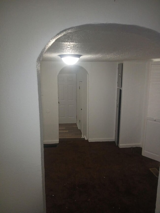 Building Photo - Welcome to 494 Allston!