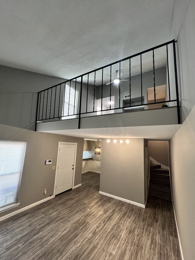 Primary Photo - 813 Red Bird Ln