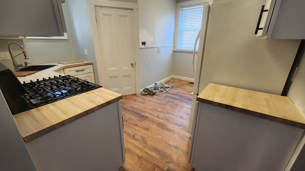 Building Photo - 14 Islington St