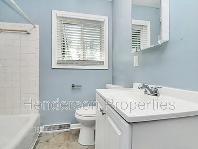 Building Photo - 2244 English Dr