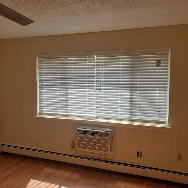 Building Photo - 249 High Path Rd