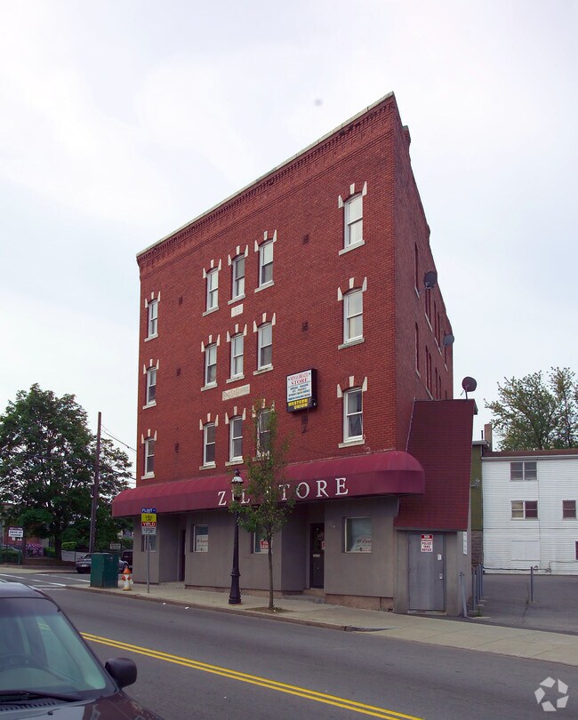Building Photo - Chas St. George