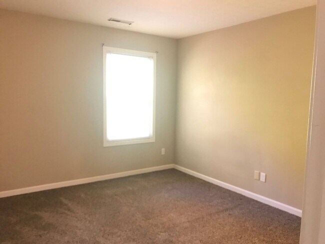 Building Photo - 108 Creekside Drive