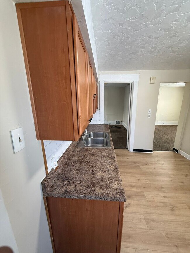 Building Photo - 13113 Benwood Ave