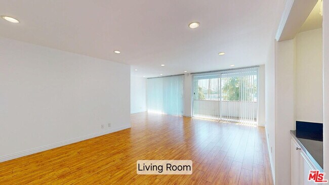 Building Photo - 4915 Tyrone Ave