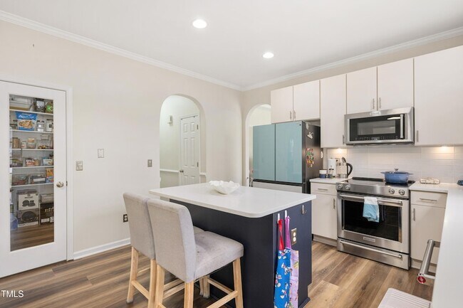 Building Photo - 930 Pristine Ln