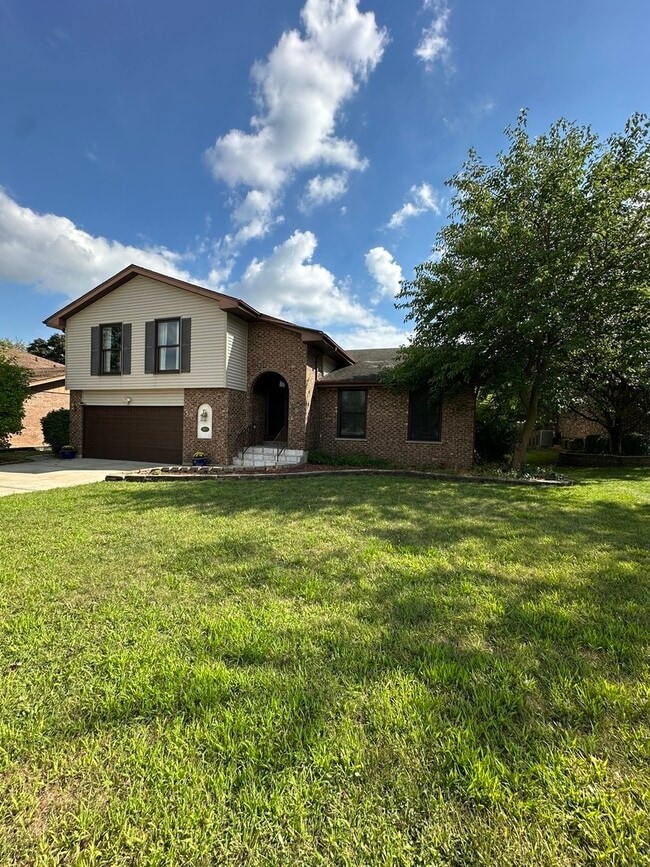 Primary Photo - 567 Lorelei Dr