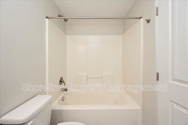 Building Photo - 2085 Brittany Ln