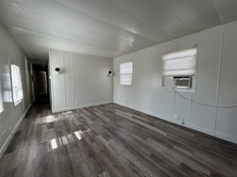 Building Photo - 500 S Main St