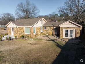 Building Photo - Freshly Updated 3 Bedroom Home