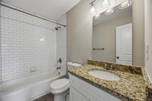 Building Photo - 2455 Lynn Iris Dr